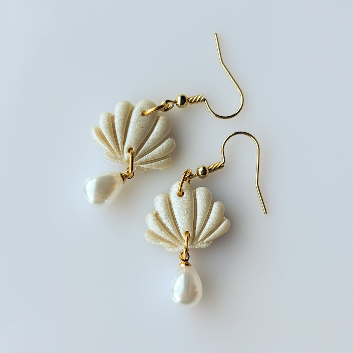 SEASHELL MINI EARRINGS (IVORY)