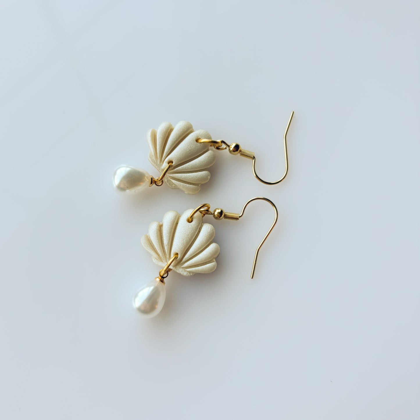 SEASHELL MINI EARRINGS (IVORY)