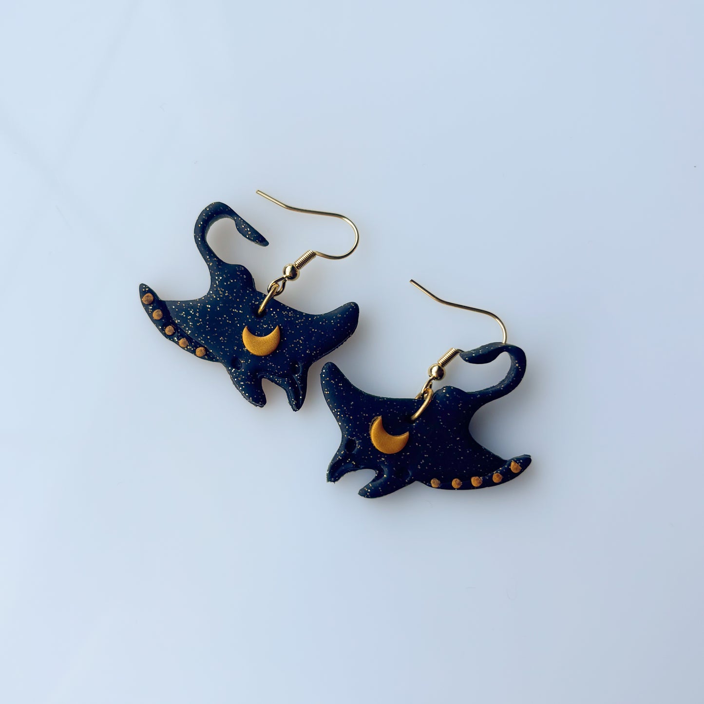 GOLD MANTA RAYS