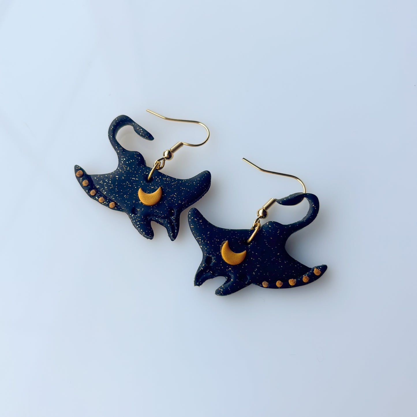 GOLD MANTA RAYS