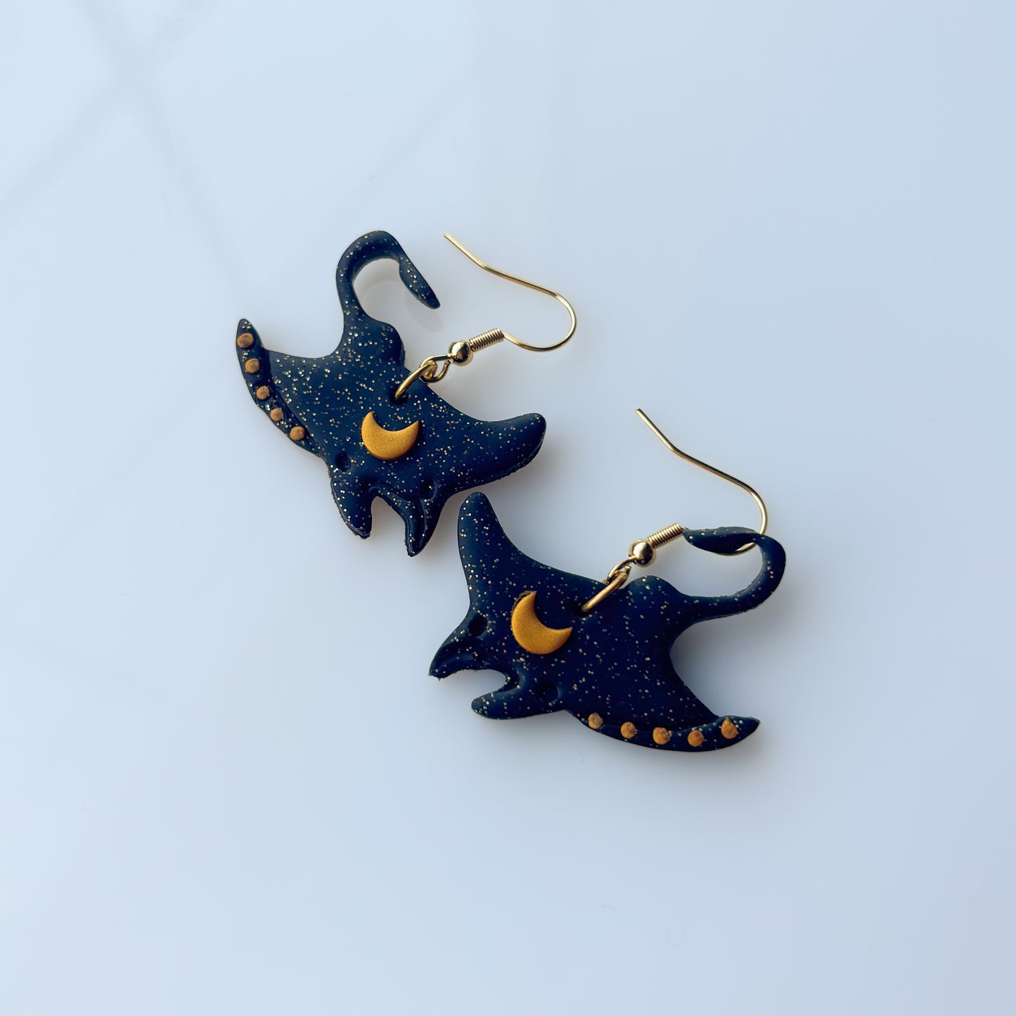 GOLD MANTA RAYS