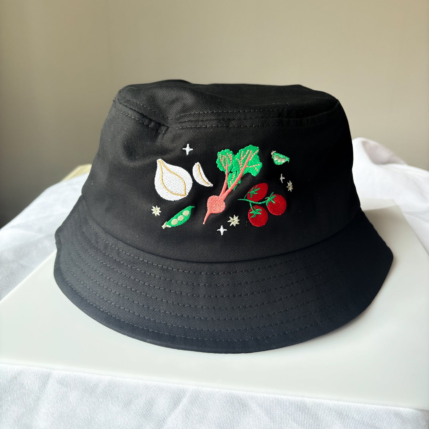 GARDEN VEGGIE BUCKET HAT