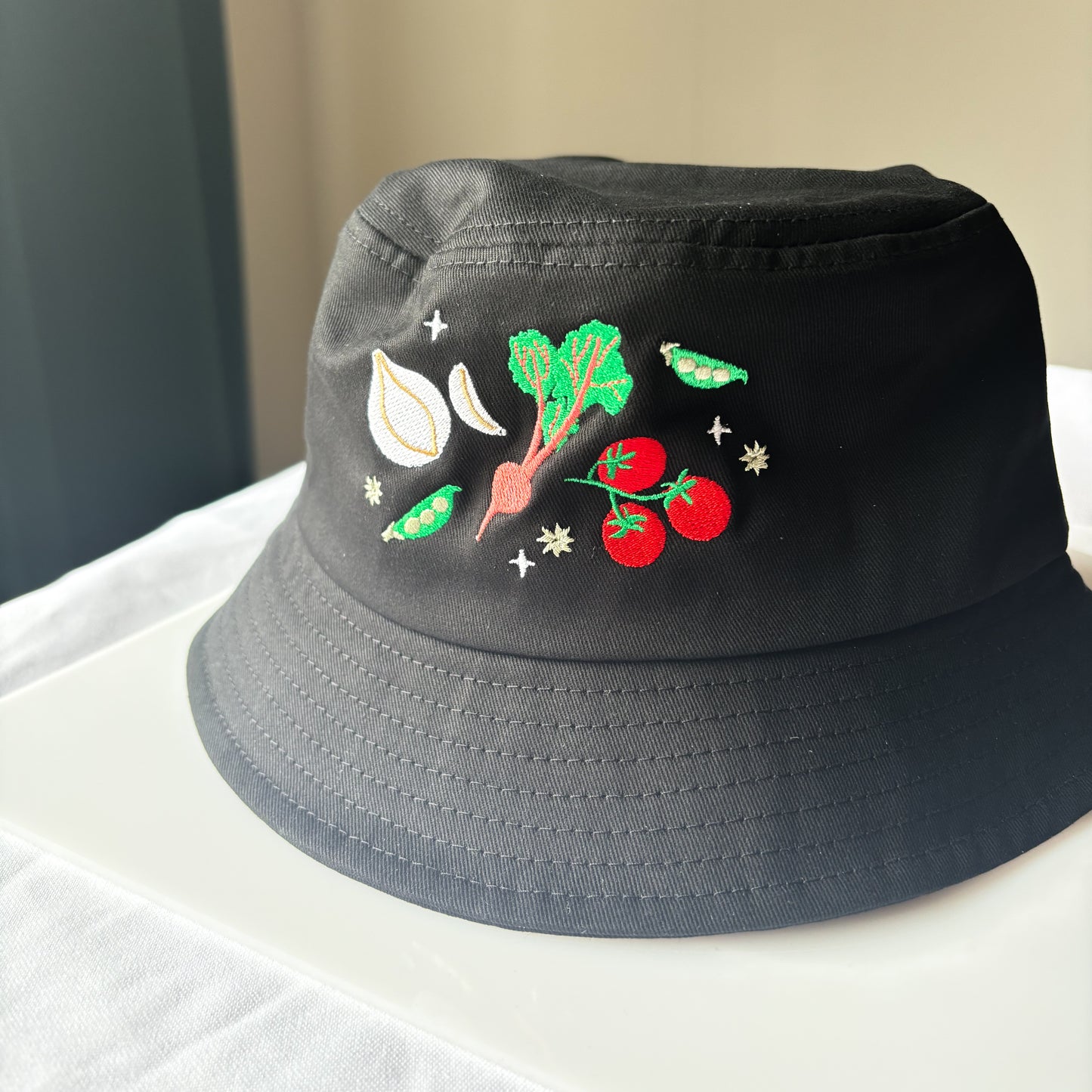 GARDEN VEGGIE BUCKET HAT